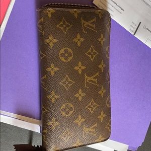 Loius Vuitton zipper wallet